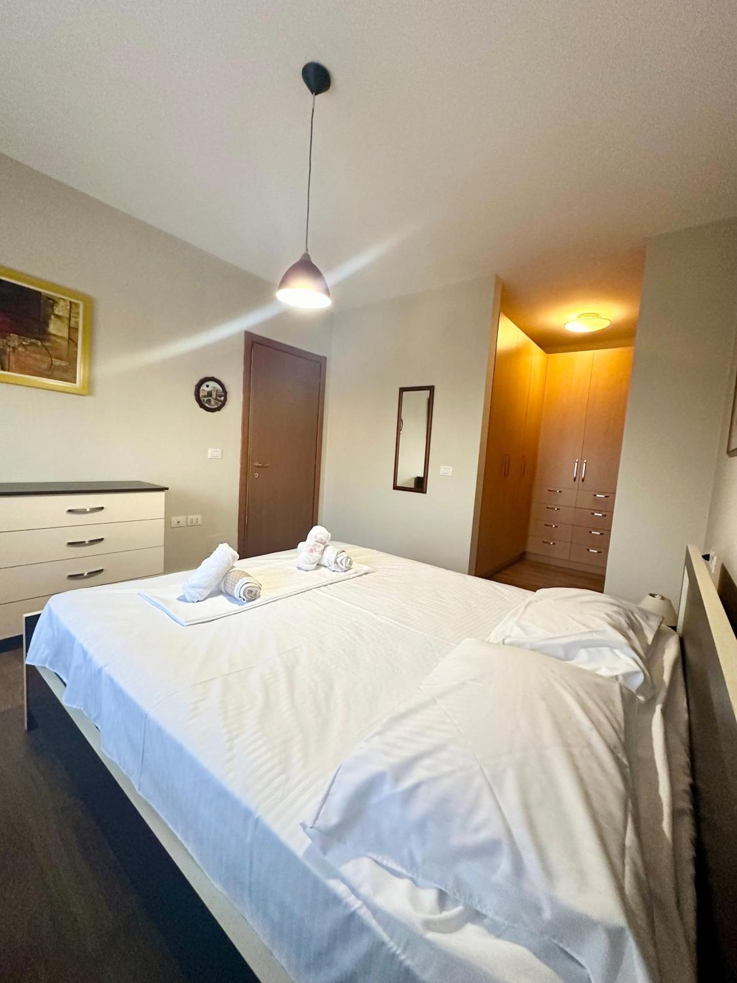 Kk Apartment Air Albania-Centrally Located 地拉那 外观 照片