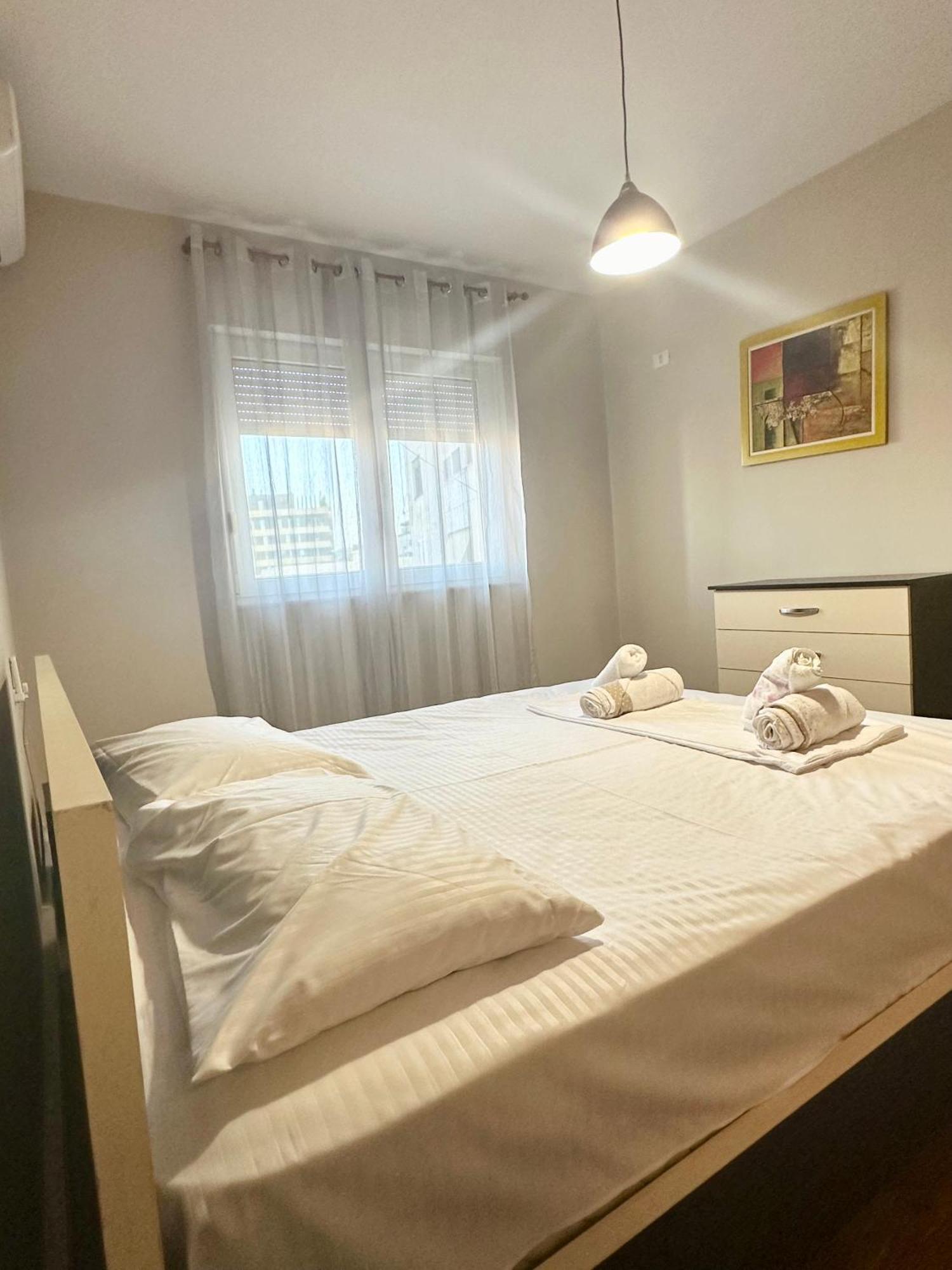 Kk Apartment Air Albania-Centrally Located 地拉那 外观 照片
